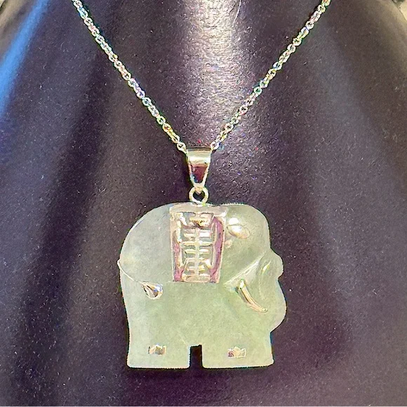 Jade Elephant Pendant 925 Sterling Silver Necklace - Picture 1 of 7